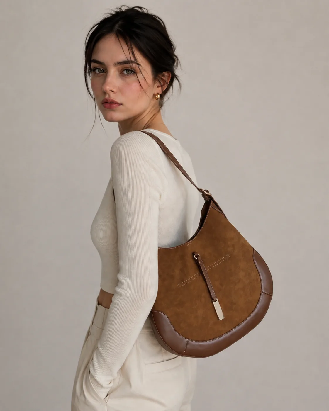 Head-to-toe cream outfit, Mira on the shoulder