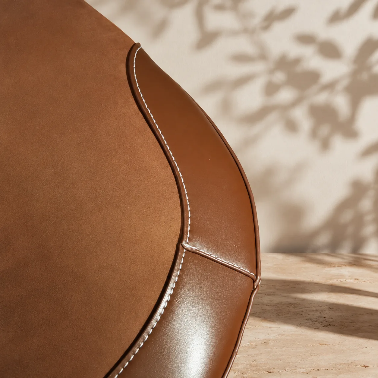 Close-up of the curved side panel seam